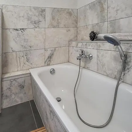 1 Bedroom Beautiful In * Тале